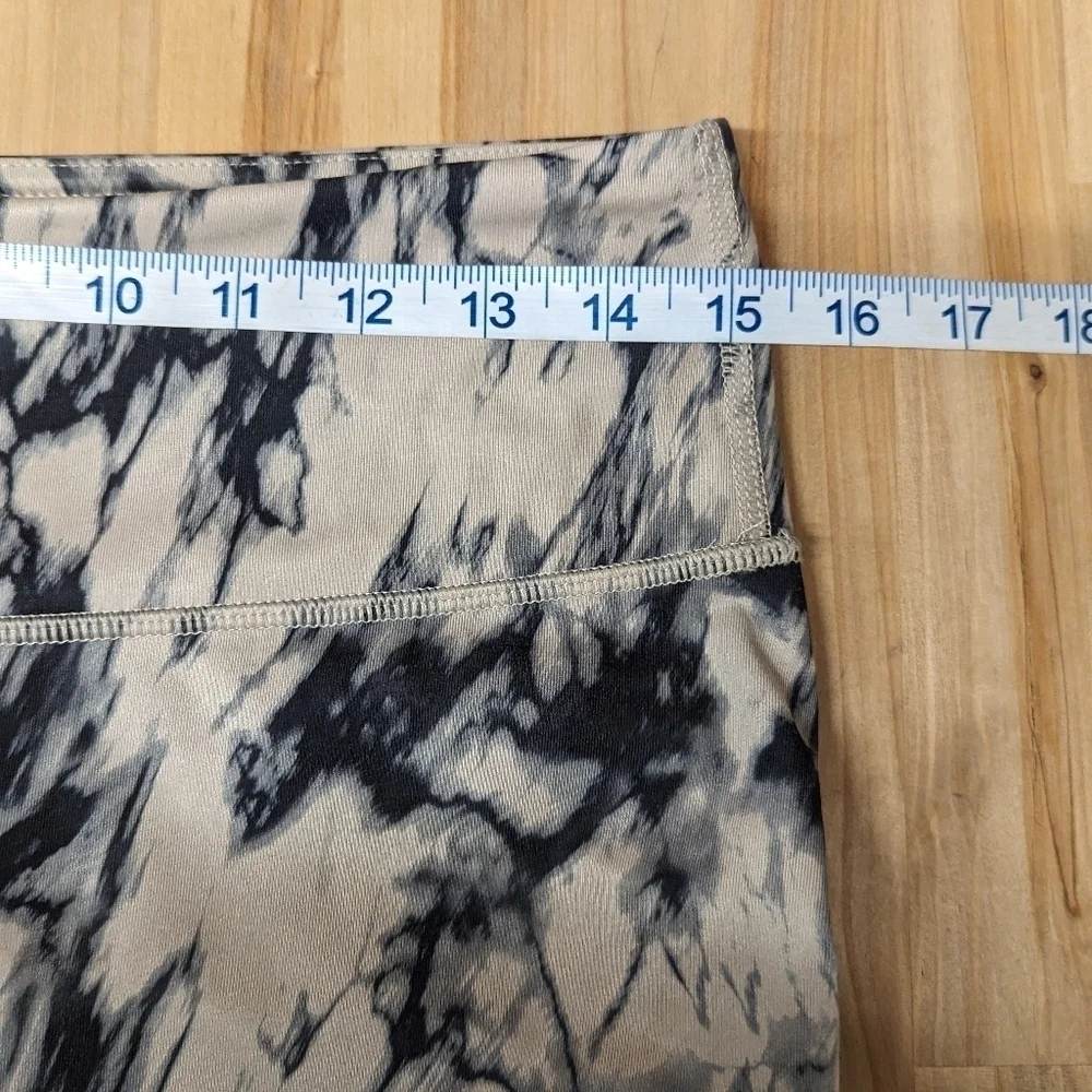 Lululemon Wonder Under Crop Full On Luxtreme Granite Print Black Tan 8 Leggings